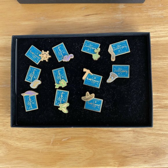 Walt Disney Classic Collection Society Dealers 11 of 12 Piece Boxed Pin Set - Picture 2 of 6